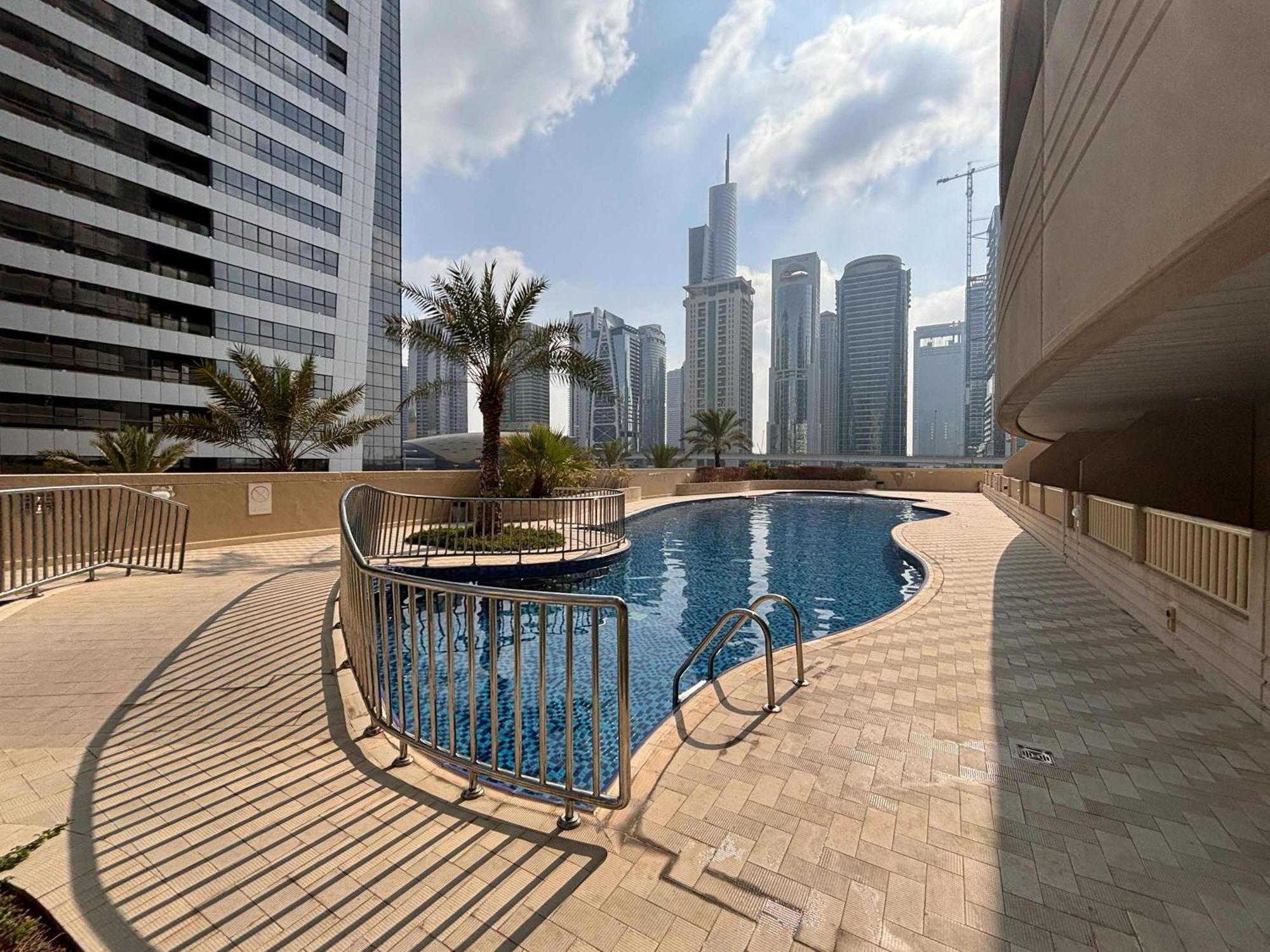 Frank Porter - Dream Tower 1 Apartment Dubai Exterior photo